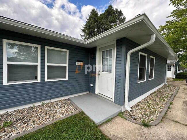 property at 2927 Silverbrook Ave
