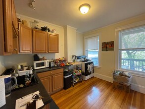 74 Avon St, Unit 2R in Somerville, MA - Building Photo - Building Photo