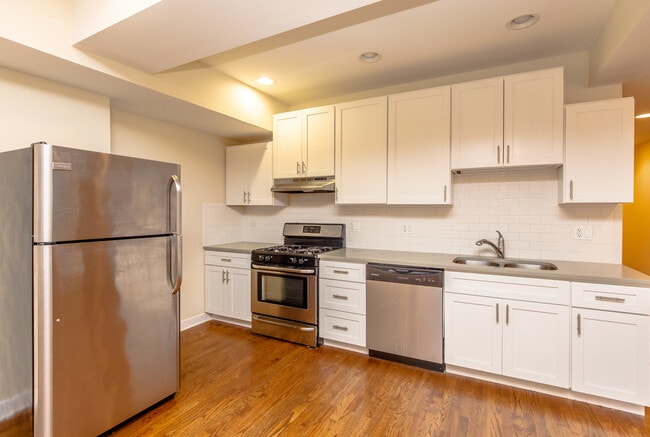 1827 W Leland Ave, Unit Garden