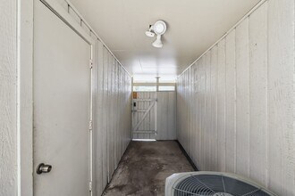 6442 Olympia Dr in Houston, TX - Building Photo - Building Photo