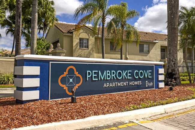 Pembroke Cove in Pembroke Pines, FL - Foto de edificio - Building Photo