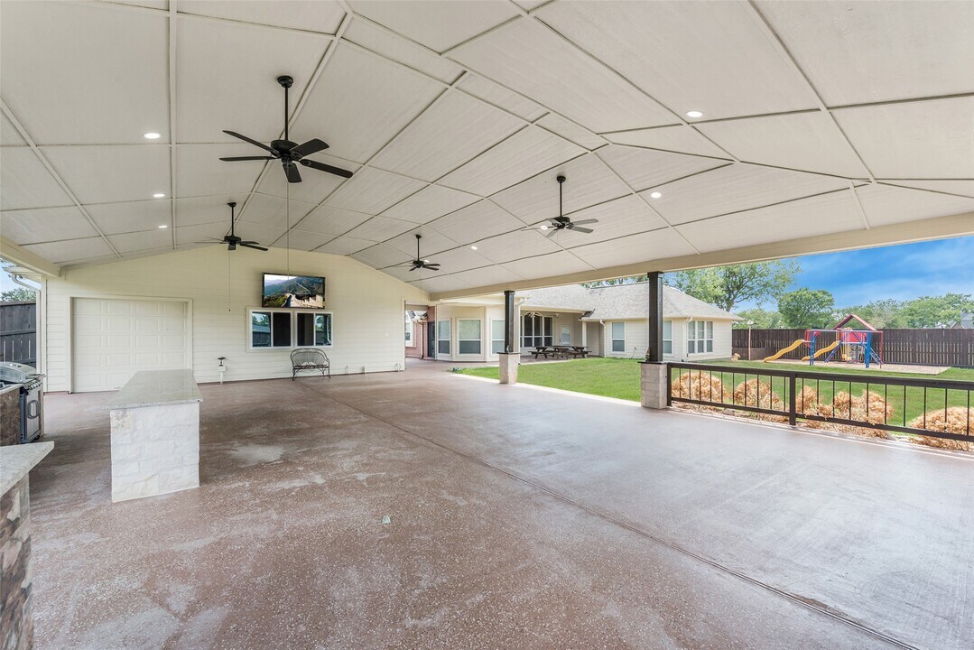 30062 N Fulshear Dr in Fulshear, TX - Building Photo