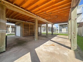 81 Santar Loop in Surfside Beach, TX - Building Photo - Building Photo
