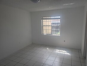 20422 NW 29th Pl in Miami Gardens, FL - Foto de edificio - Building Photo