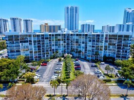 1000 Parkview Dr in Hallandale Beach, FL - Building Photo