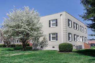 Apartments of Merrimac in Hampton, VA - Foto de edificio - Building Photo