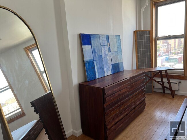 1.5BR 1BA Red Hook Loft Style Railroad Apa in Brooklyn, NY - Building Photo - Building Photo
