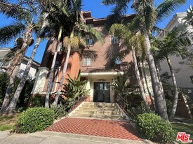 11734 Montana Ave in Los Angeles, CA - Building Photo