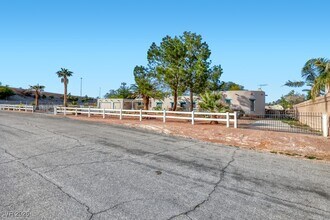 1224 Sur Este Ave in Las Vegas, NV - Building Photo - Building Photo