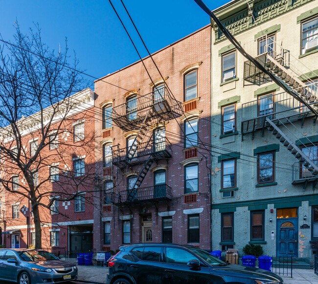228 Bloomfield St in Hoboken, NJ - Building Photo - Building Photo