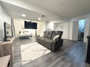 6037 Meyers Landing Ct in Burke, VA - Building Photo - Building Photo