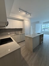 8188 Yonge St in Vaughan, ON - Building Photo - Building Photo