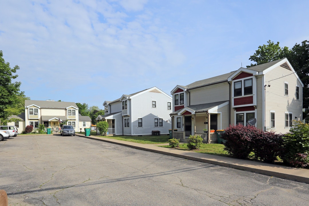 19 Transit St in Woonsocket, RI - Foto de edificio