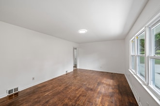 6308 W 81st St in Overland Park, KS - Foto de edificio - Building Photo