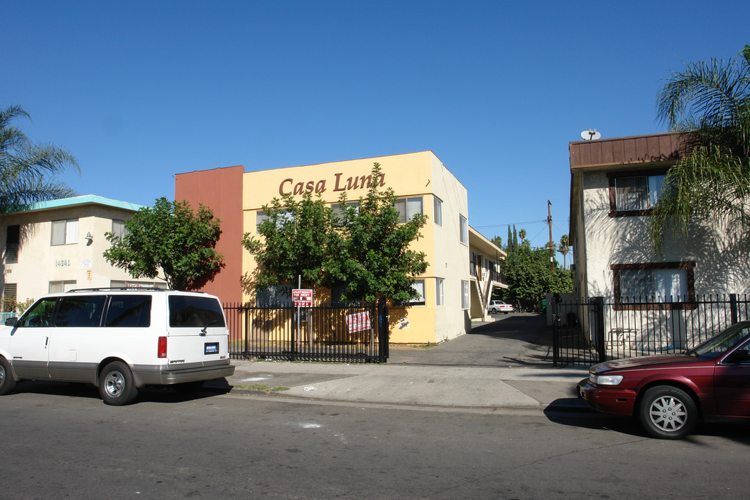 14639 Calvert St in Van Nuys, CA - Building Photo