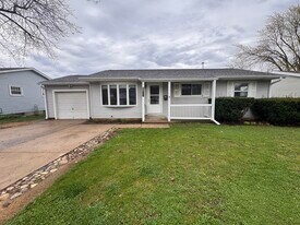 757 Watson Dr in Genoa, IL - Building Photo