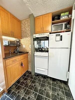 4 Lexington Ave in New York, NY - Building Photo - Building Photo