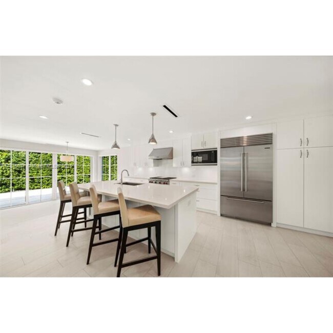 4380 Lake Rd in Miami, FL - Building Photo - Building Photo