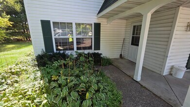 433 Clinton Ct, Unit 1 in Amherst, WI - Building Photo - Building Photo