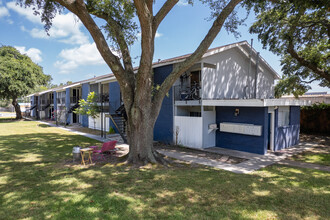 Mariner Under The Oaks in League City, TX - Foto de edificio - Building Photo