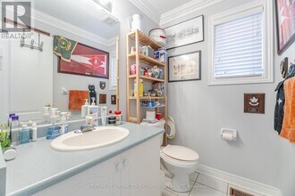 585 Highglen Ave in Markham, ON - Building Photo - Building Photo