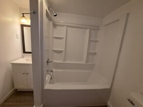 260 W State St, Unit Ground Floor in Hamburg, PA - Foto de edificio - Building Photo