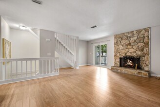 1200 Cross Creek Way in Tallahassee, FL - Building Photo - Building Photo