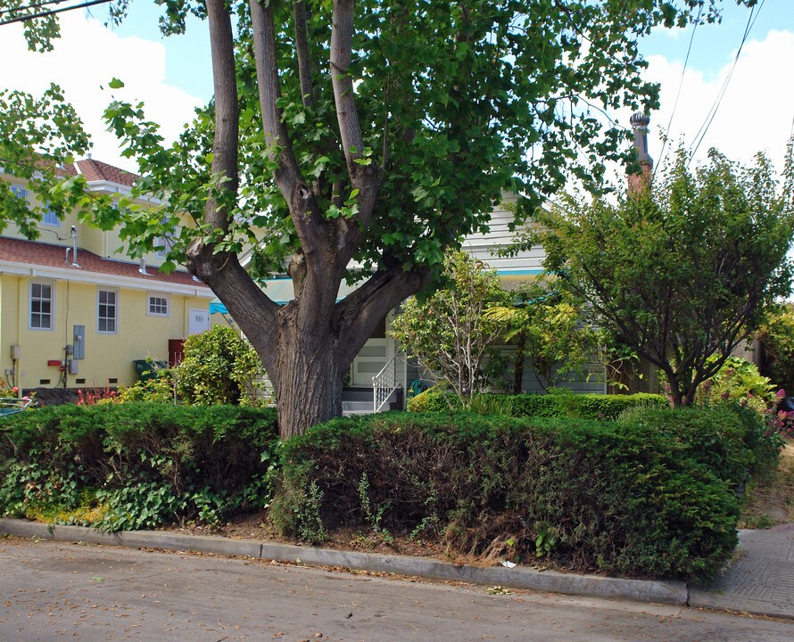 33 Stanley Rd in Burlingame, CA - Foto de edificio