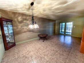 2121 Collier Ave in Ft. Myers, FL - Building Photo - Building Photo