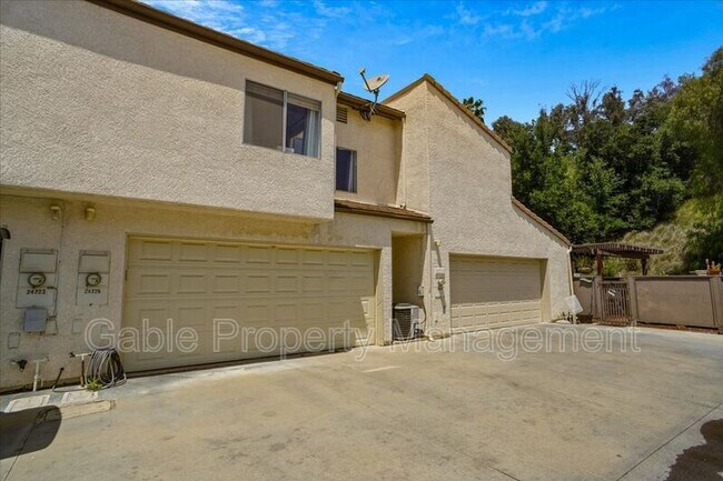 24725 Sand Wedge Ln in Santa Clarita, CA - Foto de edificio - Building Photo