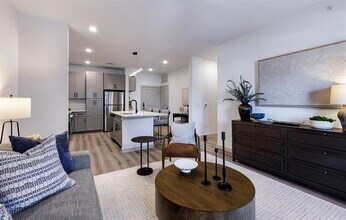 750 W Turner Warnell Rd in Arlington, TX - Foto de edificio - Building Photo