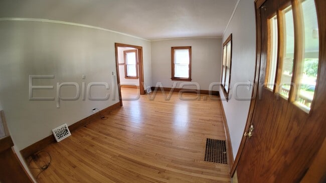 1112 Maplewood Dr NE in Cedar Rapids, IA - Building Photo - Building Photo