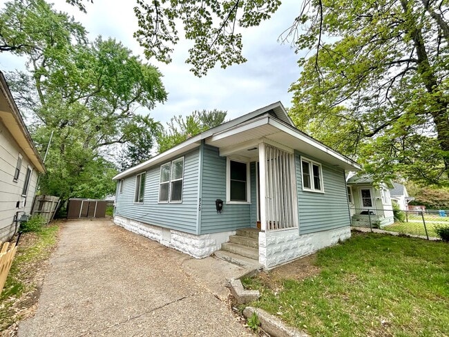 property at 920 Emerson Ave