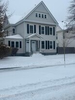 253 6th Ave in Troy, NY - Building Photo
