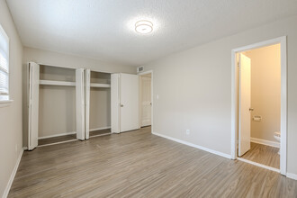 Royal Manor in Decatur, GA - Building Photo - Interior Photo