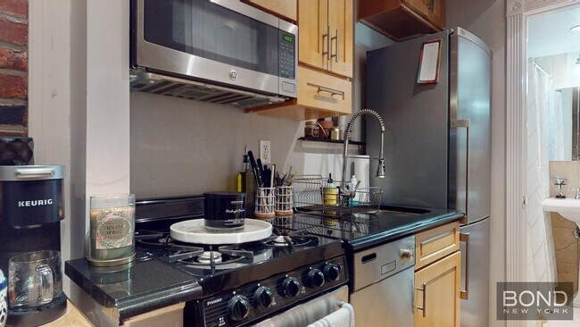 44 Avenue B in New York, NY - Building Photo - Building Photo