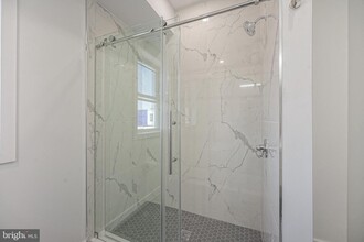 1542 Tasker St-Unit -3F in Philadelphia, PA - Building Photo - Building Photo