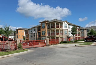 The Fountains of Conroe Apartment Homes in Conroe, TX - Building Photo - Building Photo