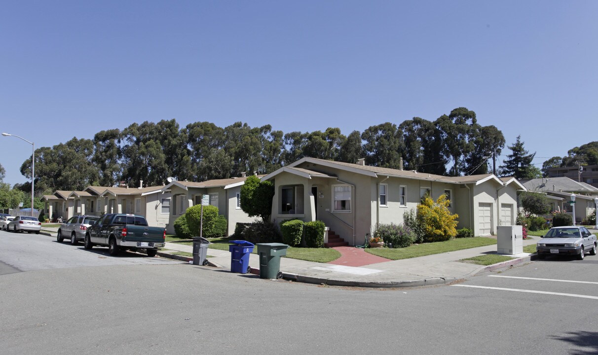 Cecelia Court in San Leandro, CA - Building Photo