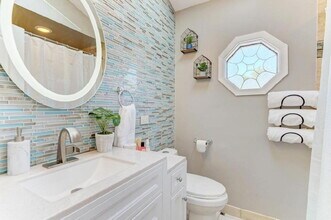 857 Kings Point Dr W in Addison, IL - Building Photo - Building Photo