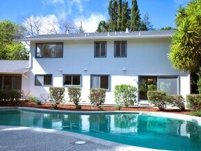 2245 Tioga Dr in Menlo Park, CA - Building Photo - Building Photo