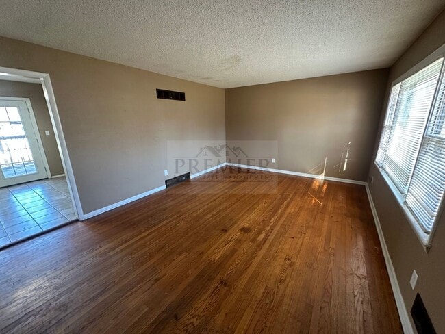 7716 Crisp Ave in Raytown, MO - Building Photo - Building Photo