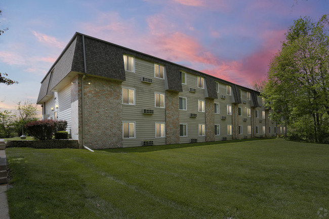 Woods + Meadow Apartments in Peoria, IL - Building Photo - Building Photo