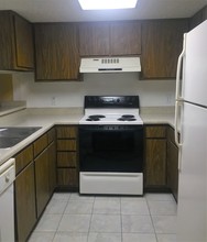 Sunset Apartments in San Angelo, TX - Building Photo - Building Photo