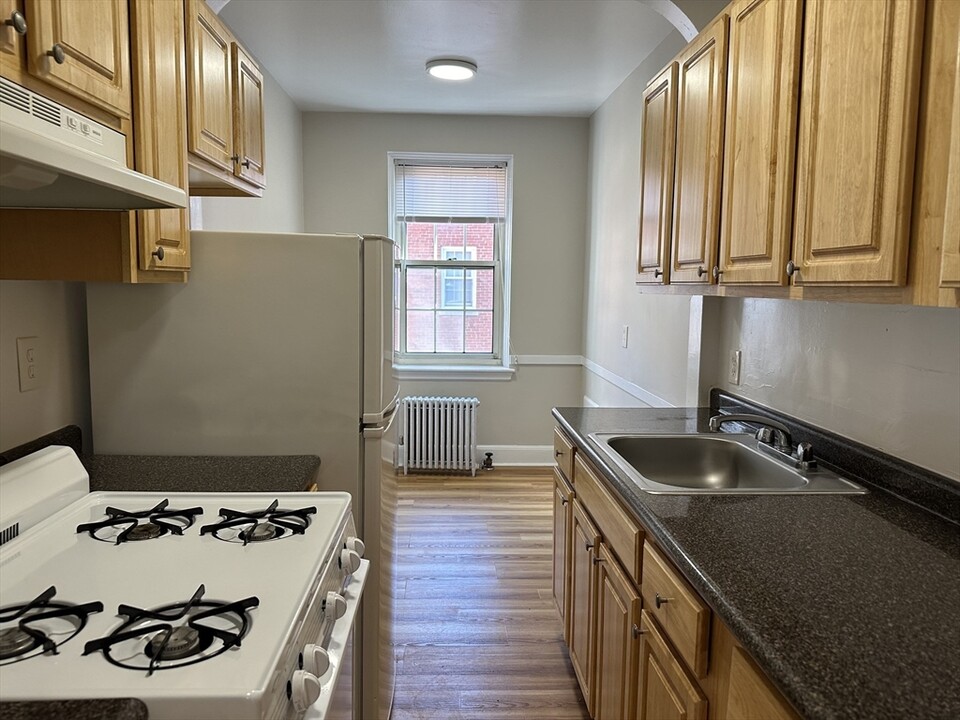 22 Concord Ave, Unit One Month Free 1 BED in Cambridge, MA - Building Photo