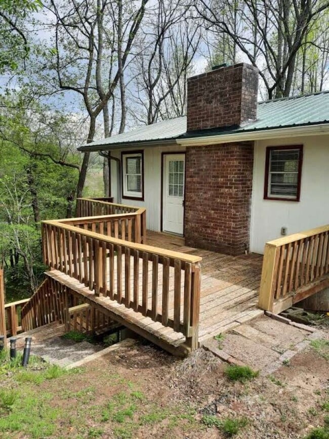 property at 86 Hollyview Cir