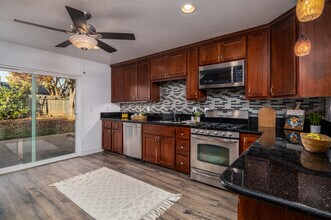 1202 Kaseberg Cir in Roseville, CA - Foto de edificio - Building Photo