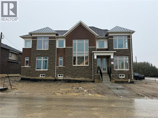 83 Awrey Ter in Hamilton, ON - Building Photo - Building Photo