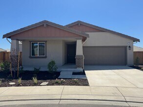 1754 Halo Ave in Manteca, CA - Building Photo - Building Photo