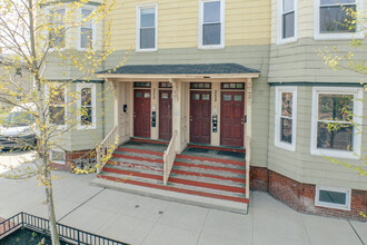 250-256 Somerville Ave in Somerville, MA - Foto de edificio - Building Photo